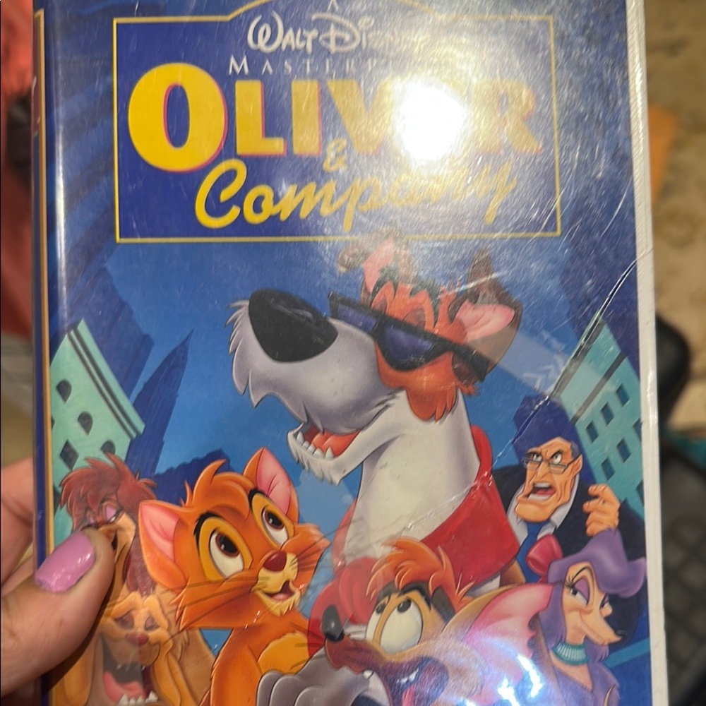 Disney Oliver & Company VHS - Blue and Orange Cover 1st w cello cover tear - GUC
